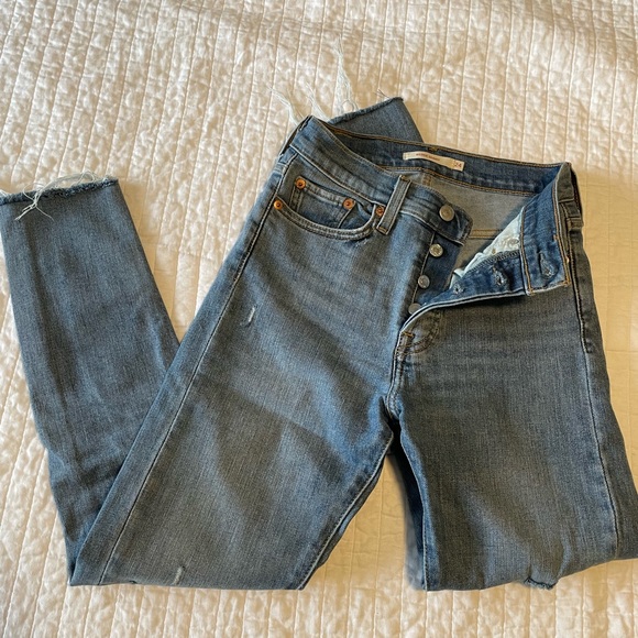 Levi’s high rise wedgie skinny jeans - Picture 6 of 7